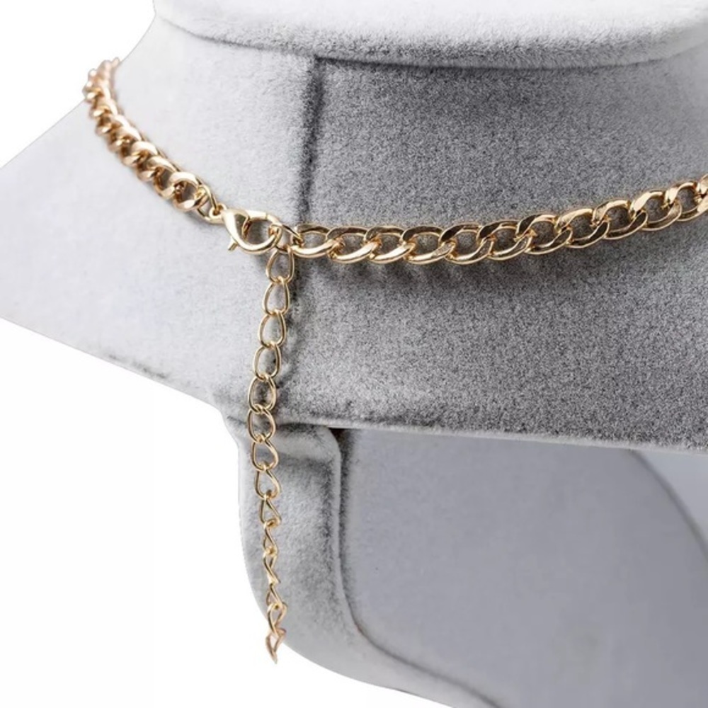 3/$30 💛 Gold Heart Chain Choker - Picture 4 of 8